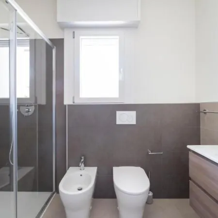 Newly Renovated Modern Two * 比比翁