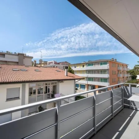 Newly Renovated Modern Two * ביביונה