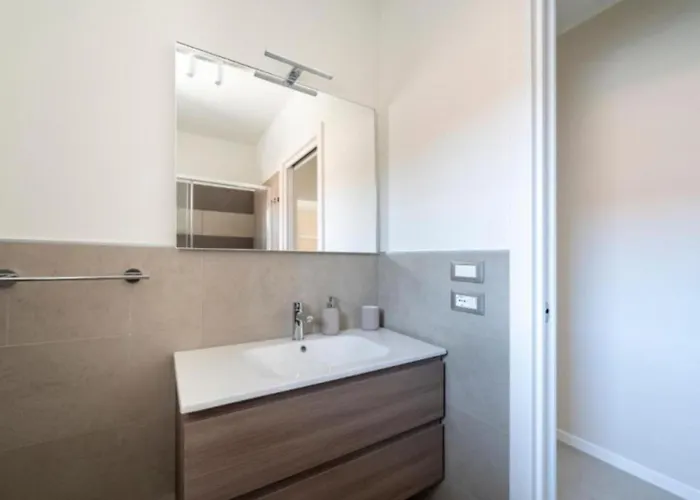 Newly Renovated Modern Two Apartmán